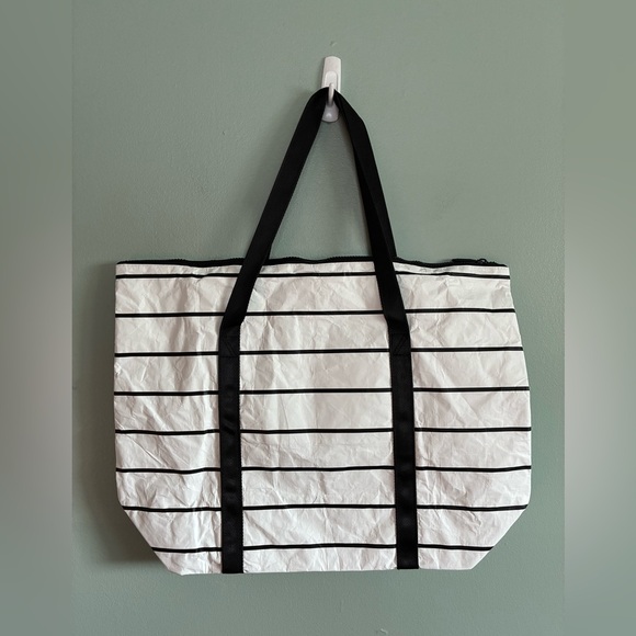 NWT ALOHA Collection Splash-Proof Foldable Beach Bag Tote Zipper Top White Black - Picture 6 of 8